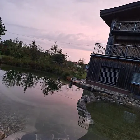 Gemuetliche Mit Schwimmteich